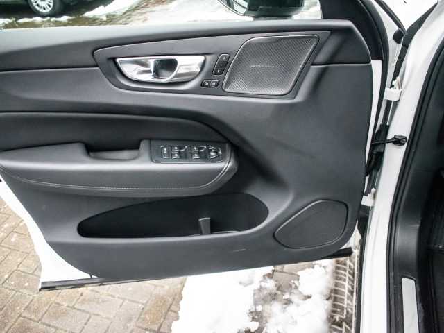 Volvo  Plus Dark Recharge Plug-In Hybrid AWD T8 Twin Engine EU6d StandHZG digitales Coc
