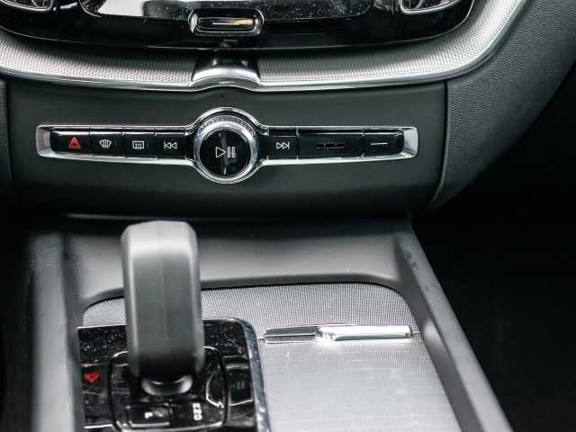 Volvo  Plus Dark Recharge Plug-In Hybrid AWD T8 Twin Engine EU6d StandHZG digitales Coc