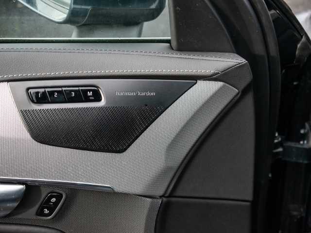 Volvo  Ultra Bright Recharge Plug-In Hybrid AWD T8 Twin Engine EU6d 7-Sitzer HUD StandH