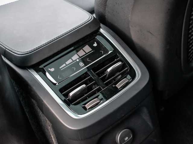 Volvo  Ultra Bright Recharge Plug-In Hybrid AWD T8 Twin Engine EU6d 7-Sitzer HUD StandH