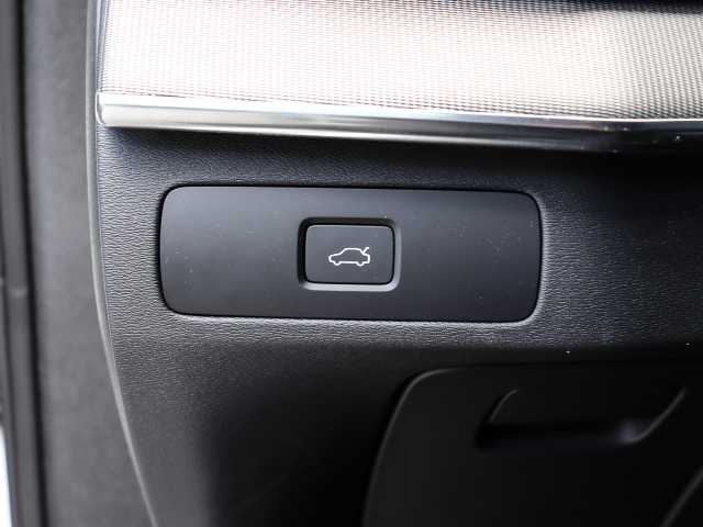Volvo  Plus Bright AWD B5 Diesel EU6d 7-Sitzer Allrad StandHZG AHK digitales Cockpit Me
