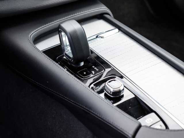 Volvo  Plus Bright AWD B5 Diesel EU6d 7-Sitzer Allrad StandHZG AHK digitales Cockpit Me