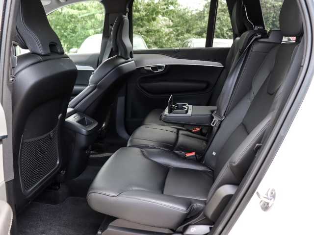 Volvo  Plus Bright AWD B5 Diesel EU6d 7-Sitzer Allrad StandHZG AHK digitales Cockpit Me