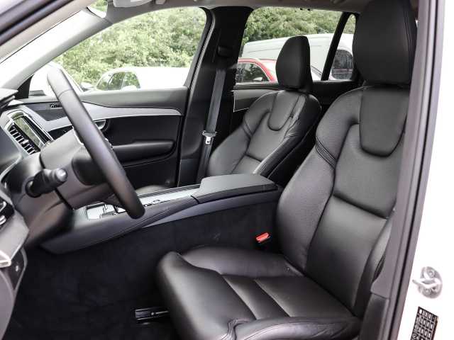 Volvo  Plus Bright AWD B5 Diesel EU6d 7-Sitzer Allrad StandHZG AHK digitales Cockpit Me