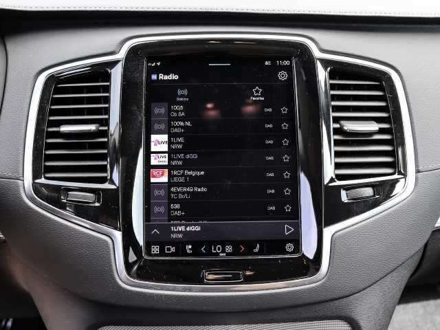 Volvo  Plus Bright AWD B5 Diesel EU6d 7-Sitzer Allrad StandHZG AHK digitales Cockpit Me