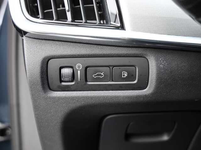 Volvo  R-Design Expression Recharge Plug-In Hybrid AWD T8 Twin Engine EU6d Allrad Stand