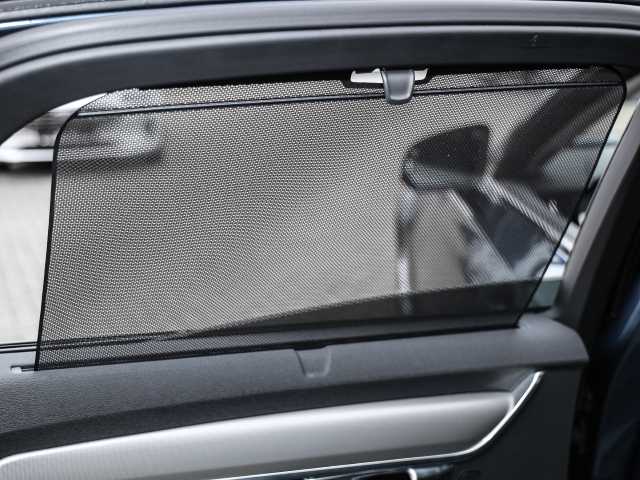 Volvo  R-Design Expression Recharge Plug-In Hybrid AWD T8 Twin Engine EU6d Allrad Stand