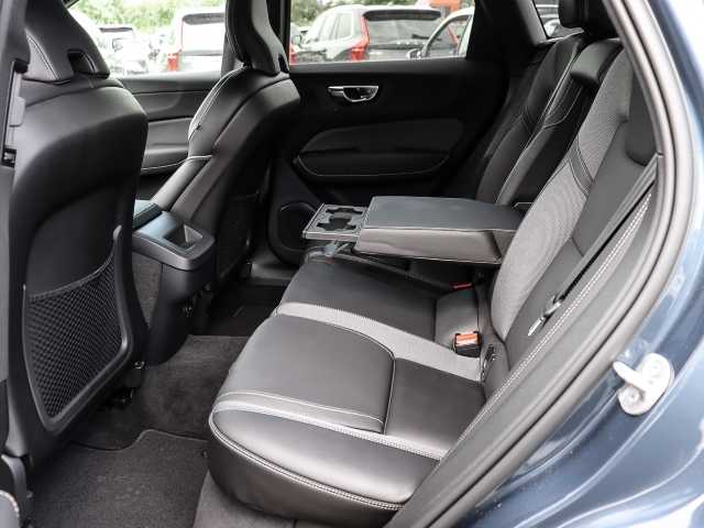 Volvo  Plus Dark 2WD B4 Benzin EU6d StandHZG Leder digitales Cockpit Memory Sitze Sound