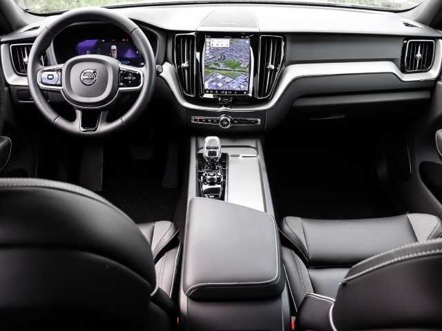 Volvo  Plus Dark 2WD B4 Benzin EU6d StandHZG Leder digitales Cockpit Memory Sitze Sound
