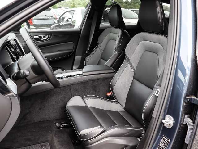 Volvo  Plus Dark 2WD B4 Benzin EU6d StandHZG Leder digitales Cockpit Memory Sitze Sound