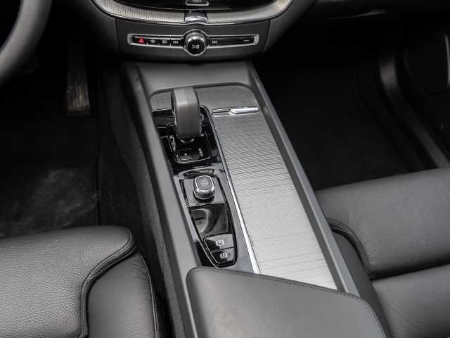 Volvo  Ultimate Dark 2WD B4 Diesel EU6d HUD AD digitales Cockpit Memory Sitze Soundsyst