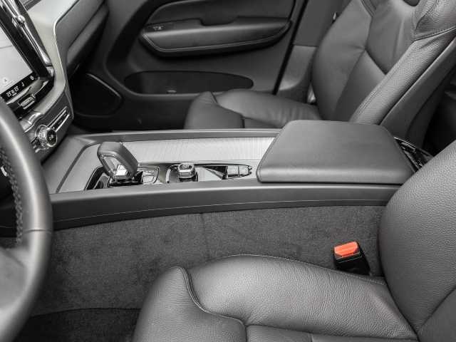 Volvo  Ultimate Dark 2WD B4 Diesel EU6d HUD AD digitales Cockpit Memory Sitze Soundsyst