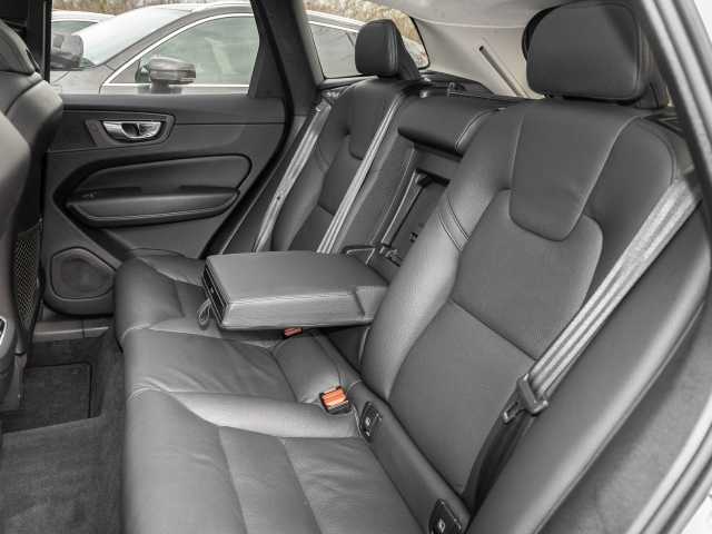 Volvo  Ultimate Dark 2WD B4 Diesel EU6d HUD AD digitales Cockpit Memory Sitze Soundsyst