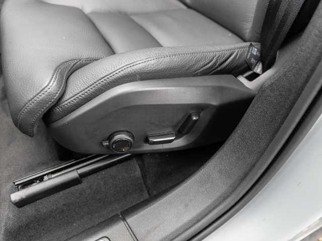 Volvo  Ultimate Dark 2WD B4 Diesel EU6d HUD AD digitales Cockpit Memory Sitze Soundsyst