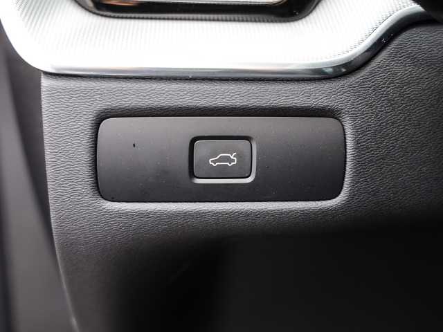 Volvo  Ultimate Dark 2WD B4 Diesel EU6d HUD AD digitales Cockpit Memory Sitze Soundsyst