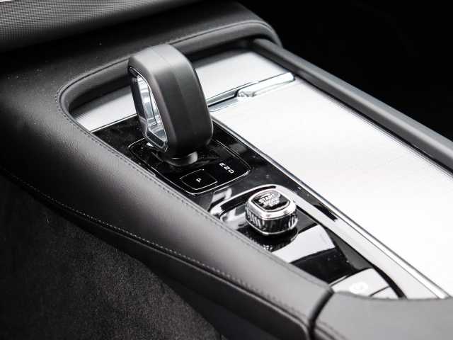 Volvo  Plus Bright AWD B5 Diesel EU6d 7-Sitzer Allrad AD StandHZG digitales Cockpit