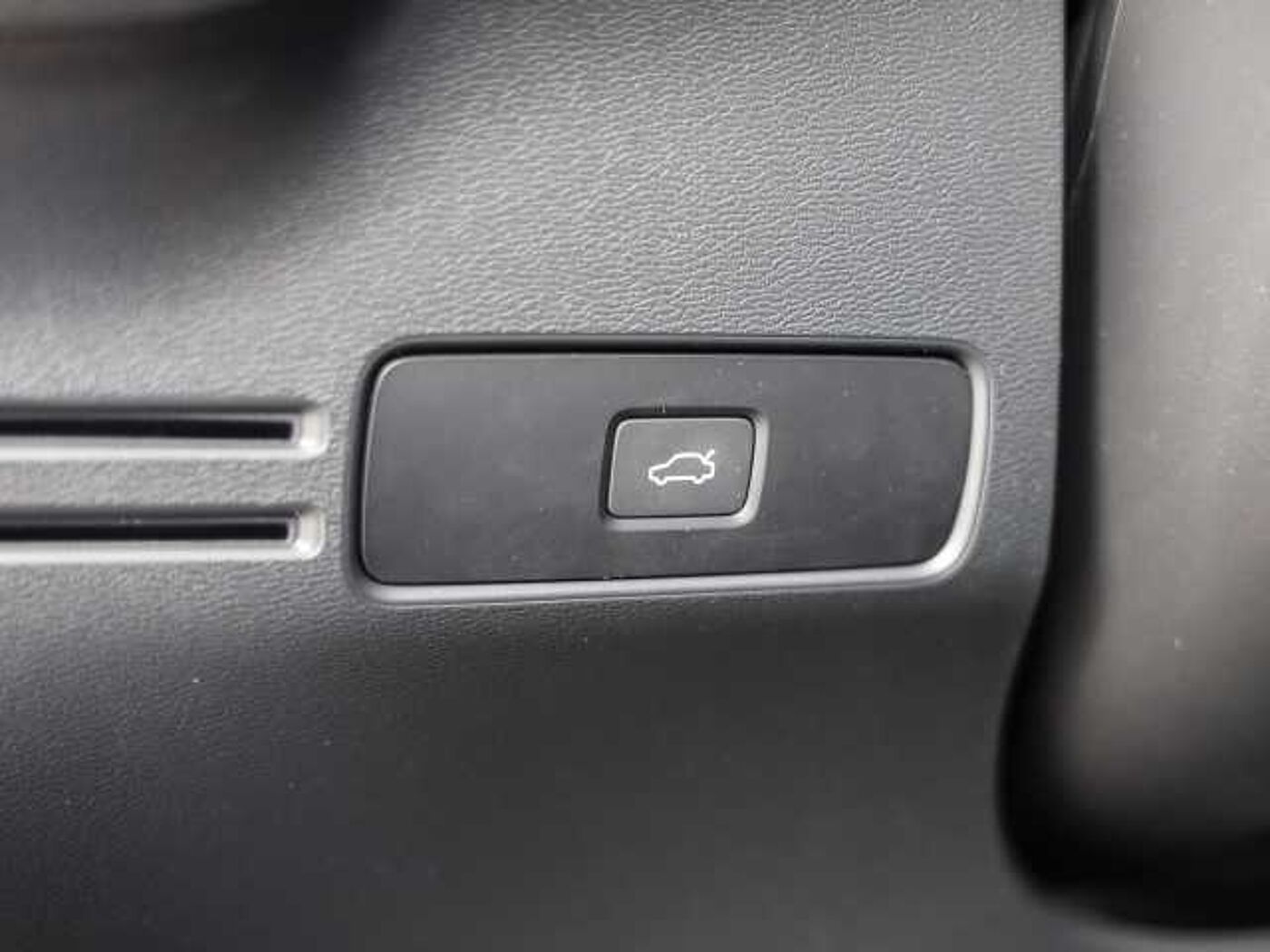 Volvo  Plus Dark 2WD B4 EU6d digitales Cockpit Memory Sitze Soundsystem HarmanKardon 36