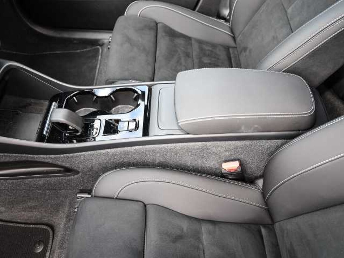 Volvo  Plus Dark 2WD B4 EU6d digitales Cockpit Memory Sitze Soundsystem HarmanKardon 36