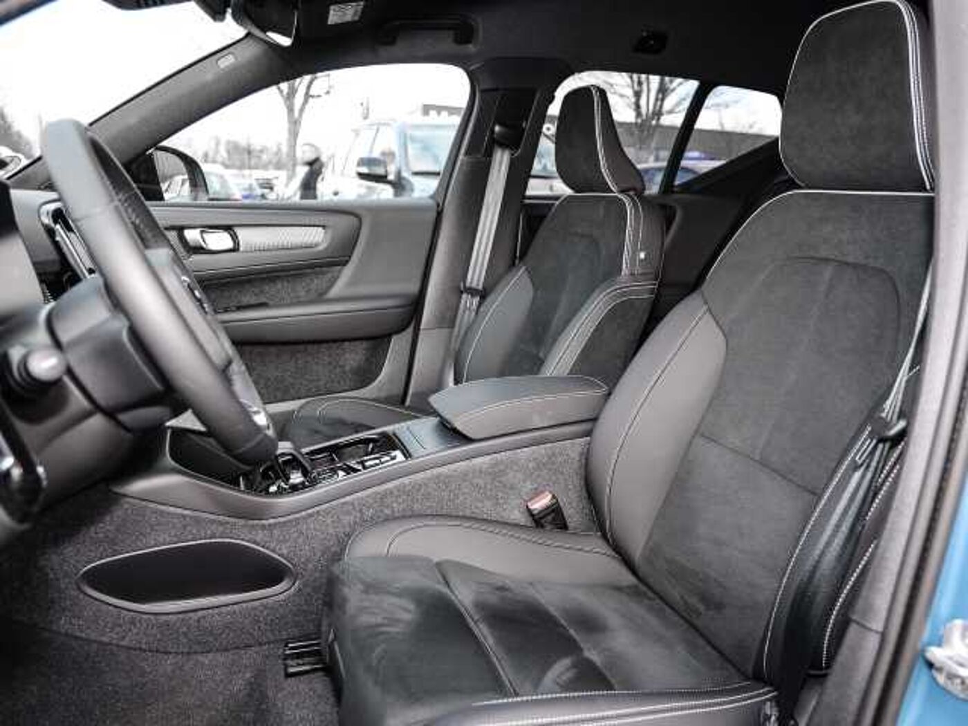 Volvo  Plus Dark 2WD B4 EU6d digitales Cockpit Memory Sitze Soundsystem HarmanKardon 36