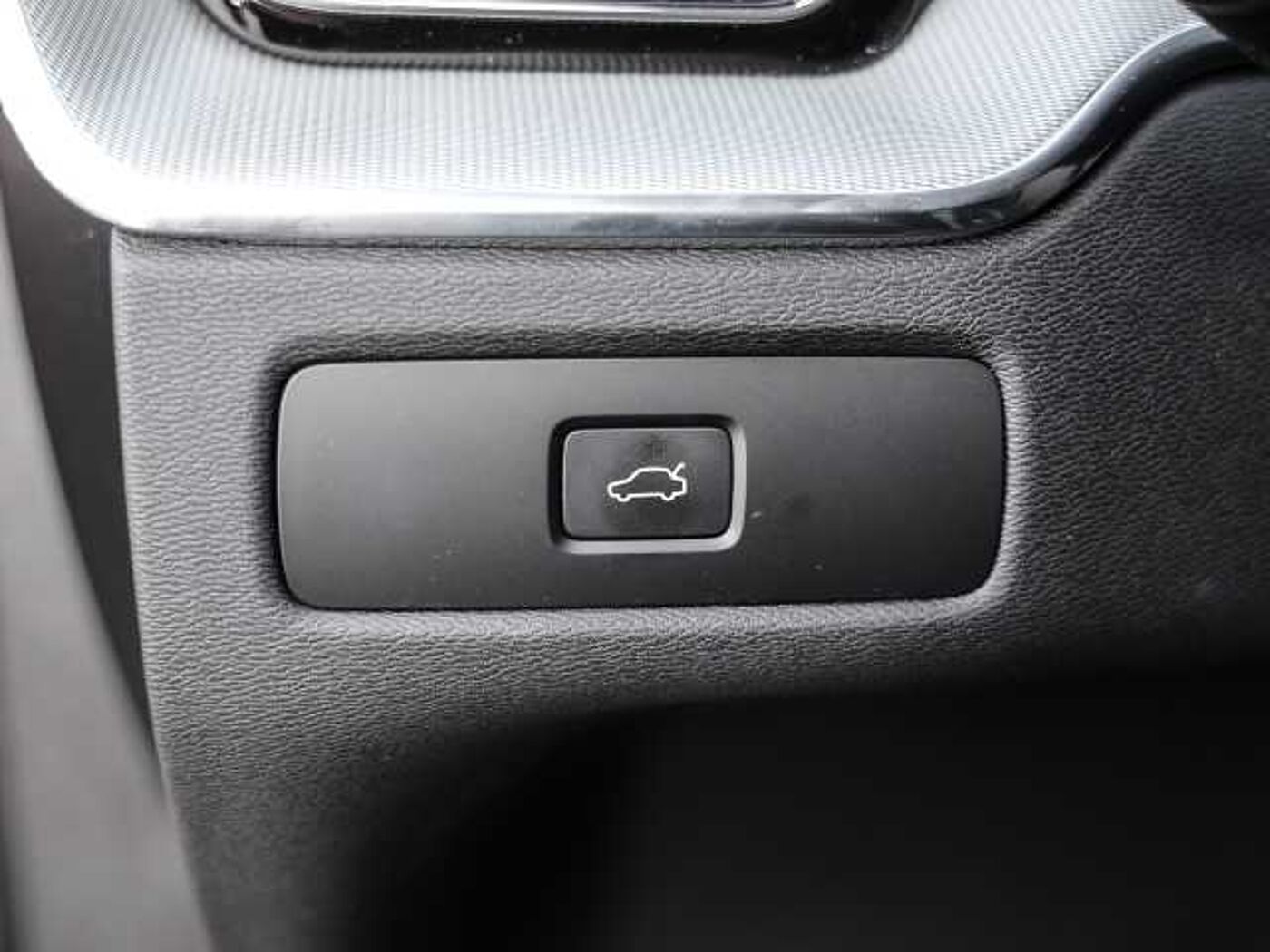 Volvo  Plus Dark AWD B4 Diesel EU6d Allrad Leder digitales Cockpit Memory Sitze Soundsy