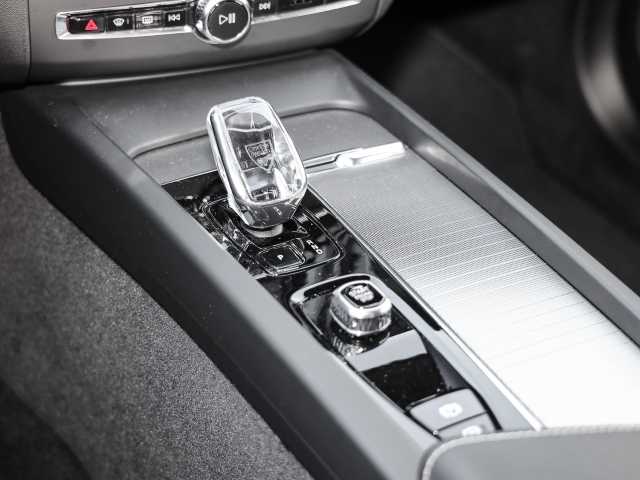 Volvo  Plus Dark AWD B4 Diesel EU6d Allrad Leder digitales Cockpit Memory Sitze Soundsy