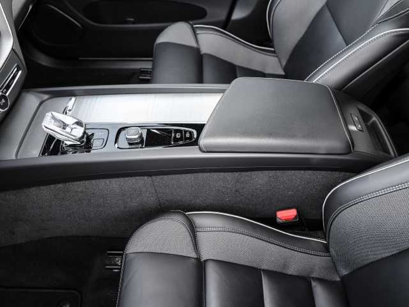 Volvo  Plus Dark AWD B4 Diesel EU6d Allrad Leder digitales Cockpit Memory Sitze Soundsy