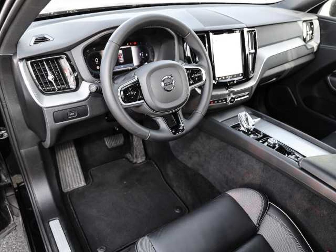 Volvo  Plus Dark AWD B4 Diesel EU6d Allrad Leder digitales Cockpit Memory Sitze Soundsy