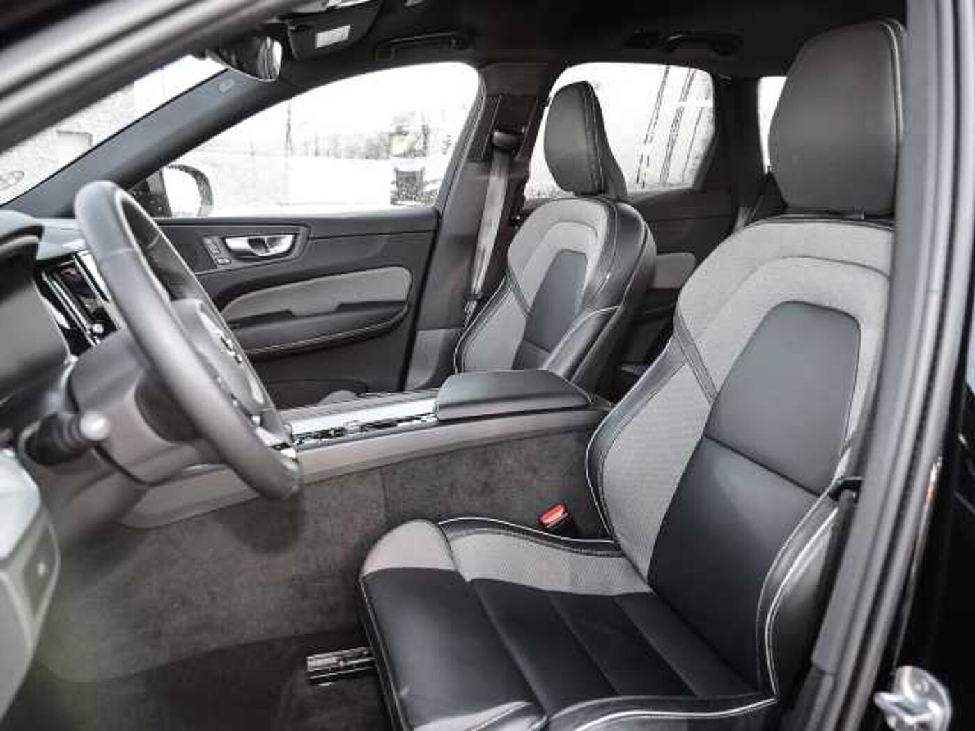 Volvo  Plus Dark AWD B4 Diesel EU6d Allrad Leder digitales Cockpit Memory Sitze Soundsy