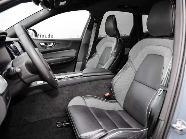 Volvo  Plus Dark AWD B5 Benzin EU6d Allrad Leder digitales Cockpit Memory Sitze Soundsy