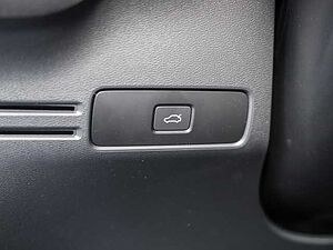 Volvo  Plus Dark 2WD B3 EU6d digitales Cockpit Memory Sitze Soundsystem HarmanKardon LE