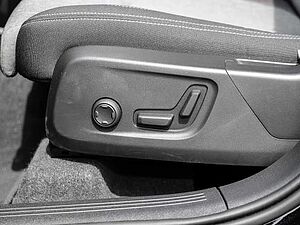 Volvo  Plus Dark 2WD B3 EU6d digitales Cockpit Memory Sitze Soundsystem HarmanKardon LE