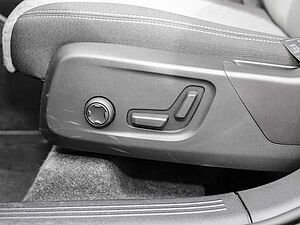 Volvo  Plus Dark 2WD B3 EU6d digitales Cockpit Memory Sitze Soundsystem HarmanKardon LE