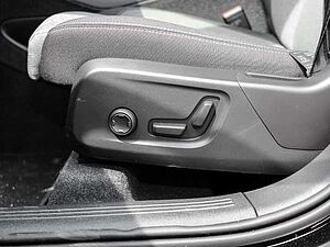Volvo  Plus Dark 2WD B3 EU6d digitales Cockpit Memory Sitze Soundsystem HarmanKardon LE