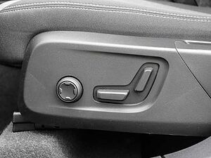 Volvo  Plus Dark 2WD B3 EU6d digitales Cockpit Memory Sitze Soundsystem HarmanKardon LE