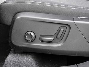 Volvo  Plus Dark 2WD B3 EU6d digitales Cockpit Memory Sitze Soundsystem HarmanKardon LE