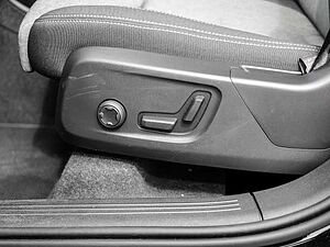 Volvo  Plus Dark 2WD B3 EU6d digitales Cockpit Memory Sitze Soundsystem HarmanKardon LE