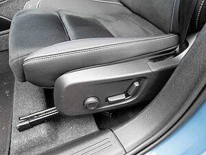 Volvo  Plus Dark 2WD B4 EU6d digitales Cockpit Memory Sitze Soundsystem HarmanKardon 36
