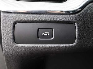 Volvo  Plus Dark AWD B5 Benzin EU6d Allrad Leder digitales Cockpit Memory Sitze Soundsy
