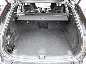 Volvo  Plus Dark AWD B5 Benzin EU6d Allrad Leder digitales Cockpit Memory Sitze Soundsy