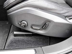 Volvo  Plus Dark AWD B5 Benzin EU6d Allrad Leder digitales Cockpit Memory Sitze Soundsy