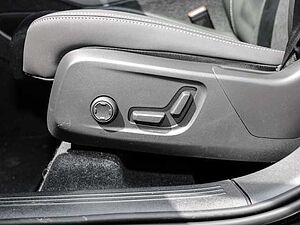Volvo  Plus Dark 2WD B4 EU6d digitales Cockpit Memory Sitze Soundsystem HarmanKardon 36