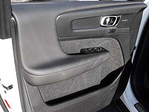 Volvo  Plus Dark 2WD B4 EU6d digitales Cockpit Memory Sitze Soundsystem HarmanKardon 36
