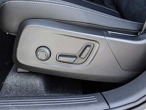 Volvo  Plus Dark 2WD B4 EU6d digitales Cockpit Memory Sitze Soundsystem HarmanKardon 36