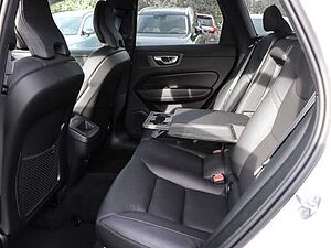 Volvo  Plus Dark 2WD B4 Diesel EU6d digitales Cockpit Memory Sitze Soundsystem HarmanKa