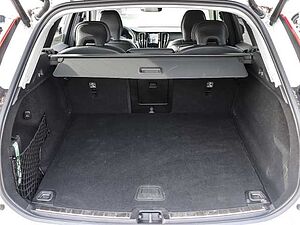 Volvo  Plus Dark 2WD B4 Diesel EU6d digitales Cockpit Memory Sitze Soundsystem HarmanKa