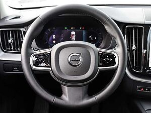 Volvo  Plus Dark 2WD B4 Diesel EU6d digitales Cockpit Memory Sitze Soundsystem HarmanKa