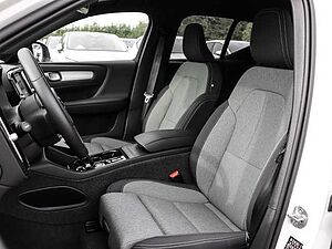 Volvo  Plus Dark 2WD B3 EU6d digitales Cockpit Memory Sitze Soundsystem HarmanKardon LE