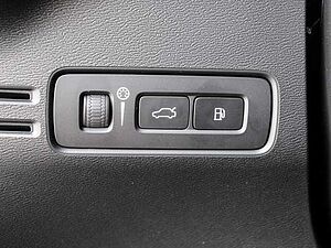 Volvo  Plus Dark Recharge Plug-In Hybrid 2WD T4 Twin Engine EU6d StandHZG Navi digitale