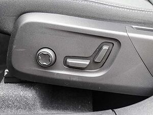 Volvo  Plus Dark Recharge Plug-In Hybrid 2WD T5 Twin Engine EU6d StandHZG Navi digitale