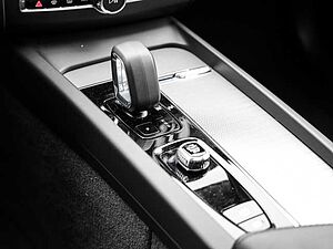 Volvo  Ultimate Dark Recharge Plug-In Hybrid AWD T8 Twin Engine EU6d Allrad HUD StandHZ
